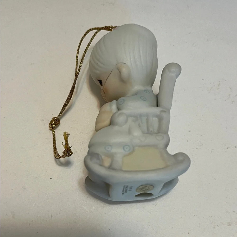 Precious Moments The Purr-fect Grandma Ornament Petting Cat Pastel Colors E-0516